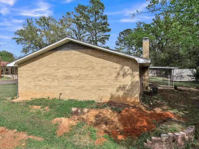 1000 Nelwyn Ave, Gladewater, TX 75647