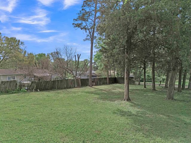 1000 Nelwyn Ave, Gladewater, TX 75647