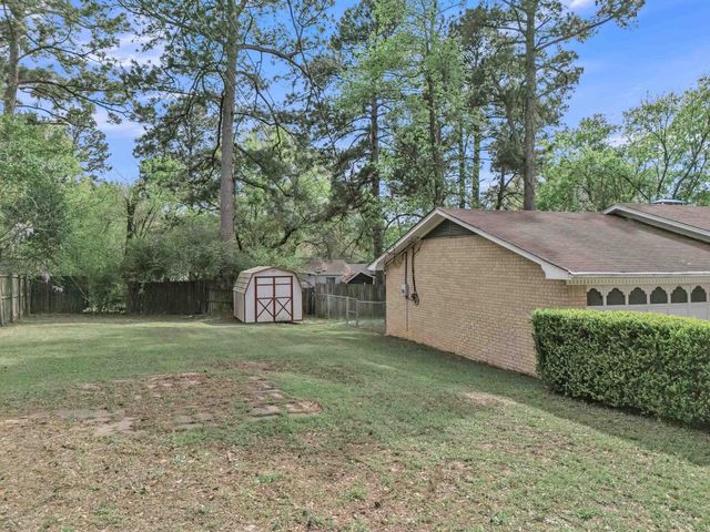 1000 Nelwyn Ave, Gladewater, TX 75647