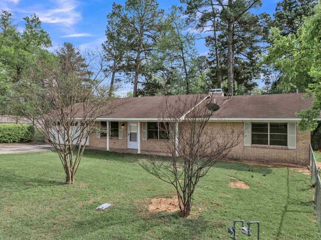 1000 Nelwyn Ave, Gladewater, TX 75647