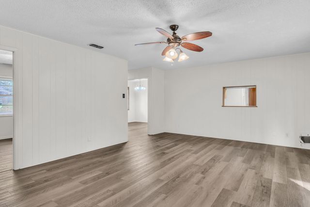 1000 Nelwyn Ave, Gladewater, TX 75647