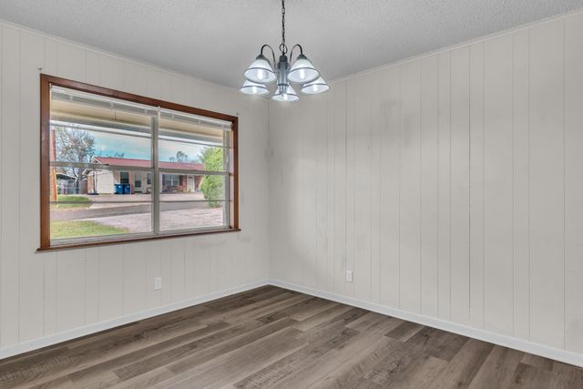 1000 Nelwyn Ave, Gladewater, TX 75647