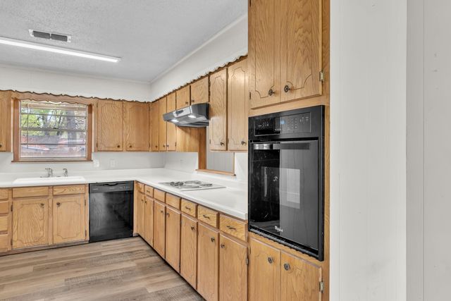 1000 Nelwyn Ave, Gladewater, TX 75647