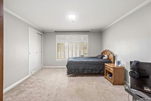 906 E CEDAR ST, Seguin, TX 78155