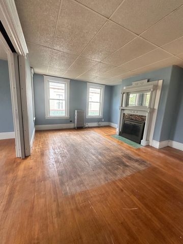 144 Elm St 3, Worcester, MA 01609