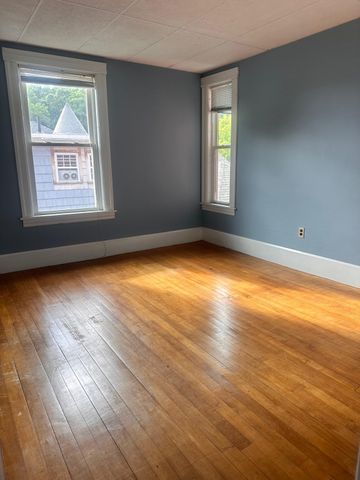 144 Elm St 3, Worcester, MA 01609