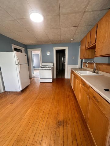 144 Elm St 3, Worcester, MA 01609