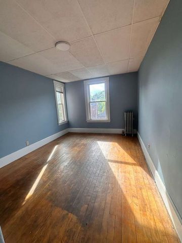 144 Elm St 3, Worcester, MA 01609