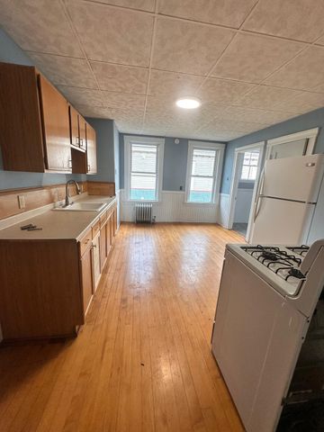 144 Elm St 3, Worcester, MA 01609