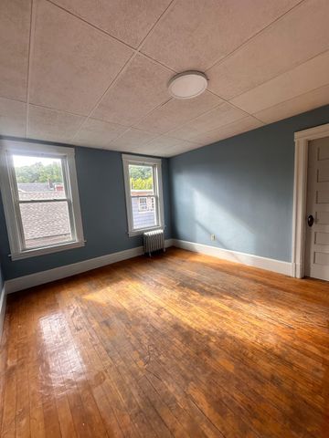 144 Elm St 3, Worcester, MA 01609