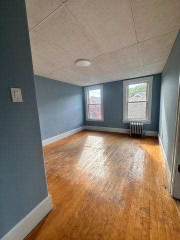 144 Elm St 3, Worcester, MA 01609