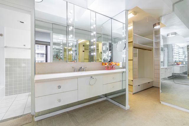 850 N Dewitt Place 9AC, Chicago, IL 60611