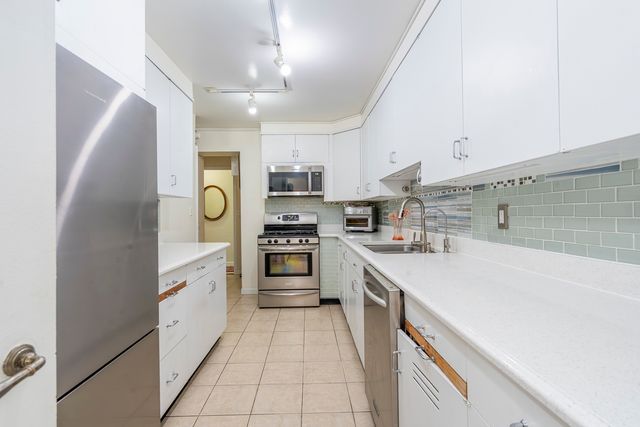 850 N Dewitt Place 9AC, Chicago, IL 60611