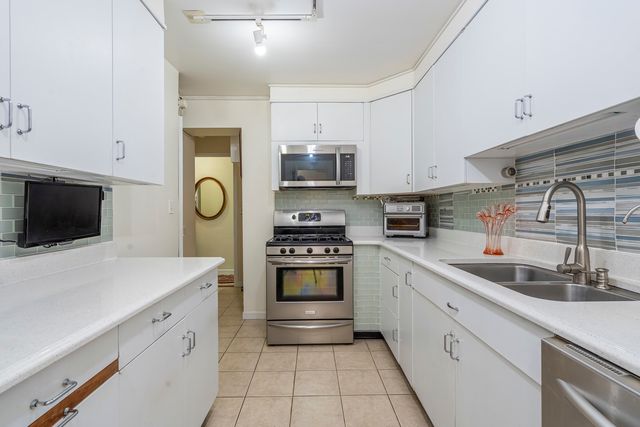 850 N Dewitt Place 9AC, Chicago, IL 60611
