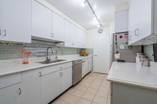 850 N Dewitt Place 9AC, Chicago, IL 60611