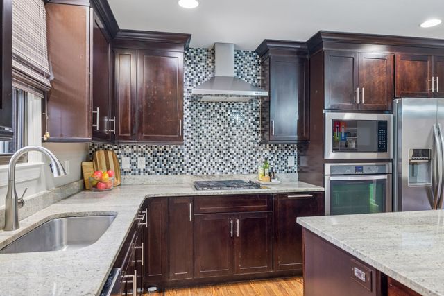 9021 Forest Lawn Dr, Brentwood, TN 37027