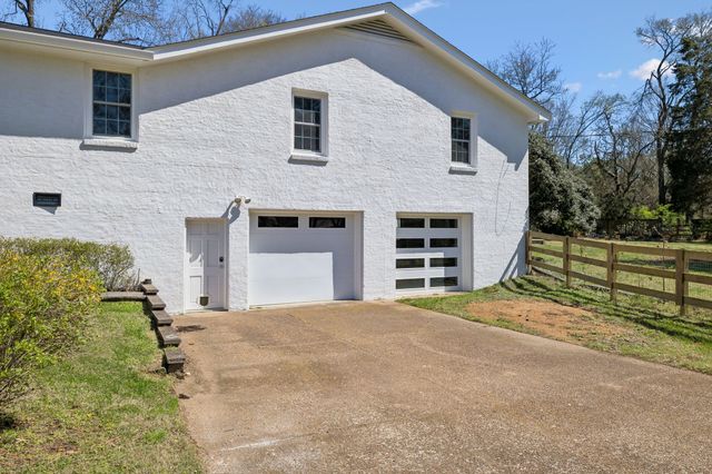 9021 Forest Lawn Dr, Brentwood, TN 37027