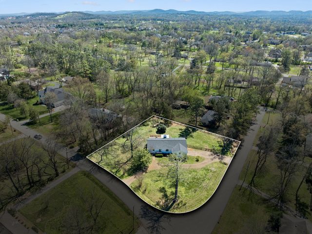 9021 Forest Lawn Dr, Brentwood, TN 37027