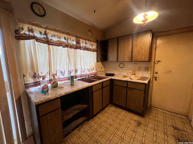 7438 Brook Valley, San Antonio, TX 78242