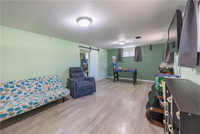 528 Macbeth Dr, Penn Hills, PA 15235