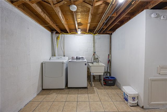 528 Macbeth Dr, Penn Hills, PA 15235