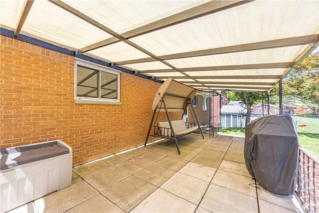 528 Macbeth Dr, Penn Hills, PA 15235
