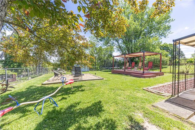 528 Macbeth Dr, Penn Hills, PA 15235