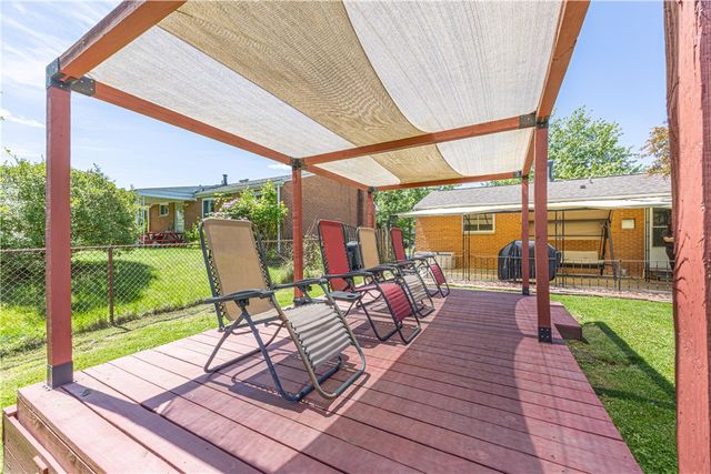 528 Macbeth Dr, Penn Hills, PA 15235