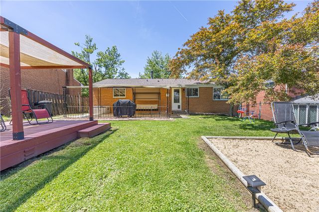 528 Macbeth Dr, Penn Hills, PA 15235