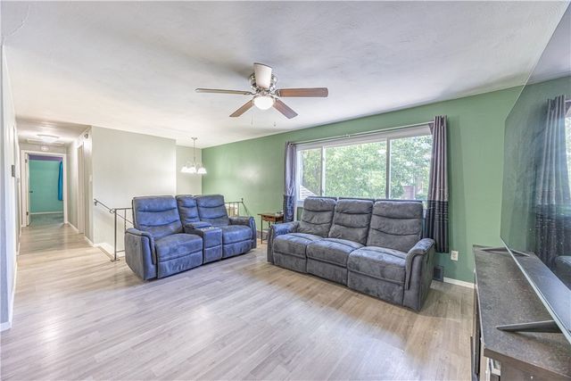 528 Macbeth Dr, Penn Hills, PA 15235