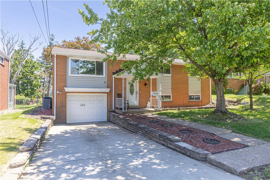 528 Macbeth Dr, Penn Hills, PA 15235