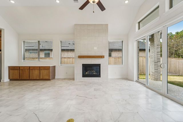 25926 N Outrider Banks, Montgomery, TX 77316