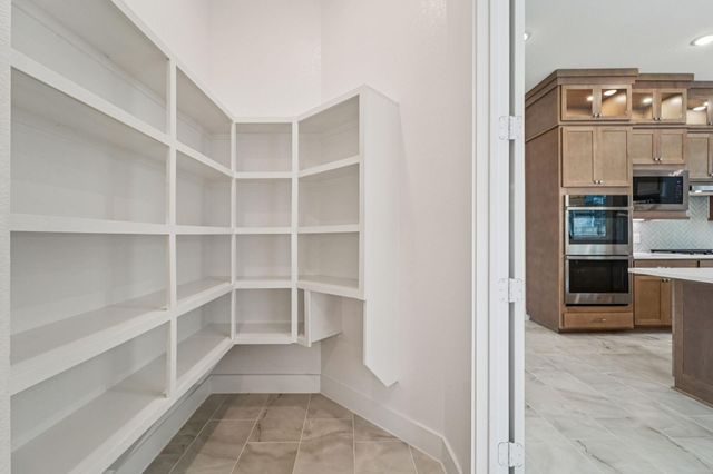 25926 N Outrider Banks, Montgomery, TX 77316