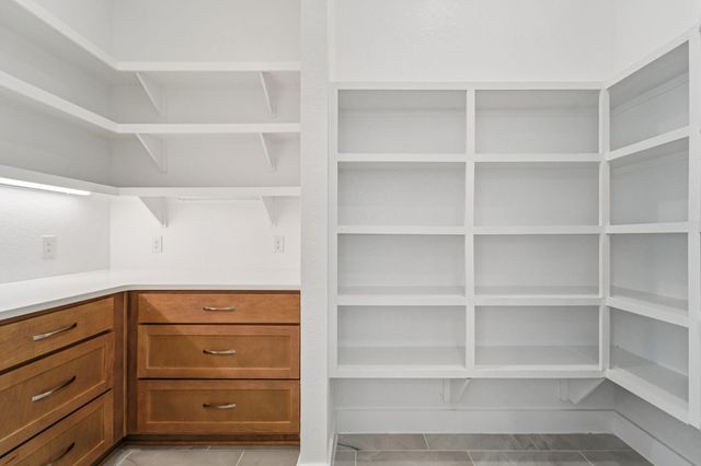 25926 N Outrider Banks, Montgomery, TX 77316