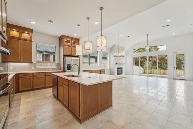 25926 N Outrider Banks, Montgomery, TX 77316