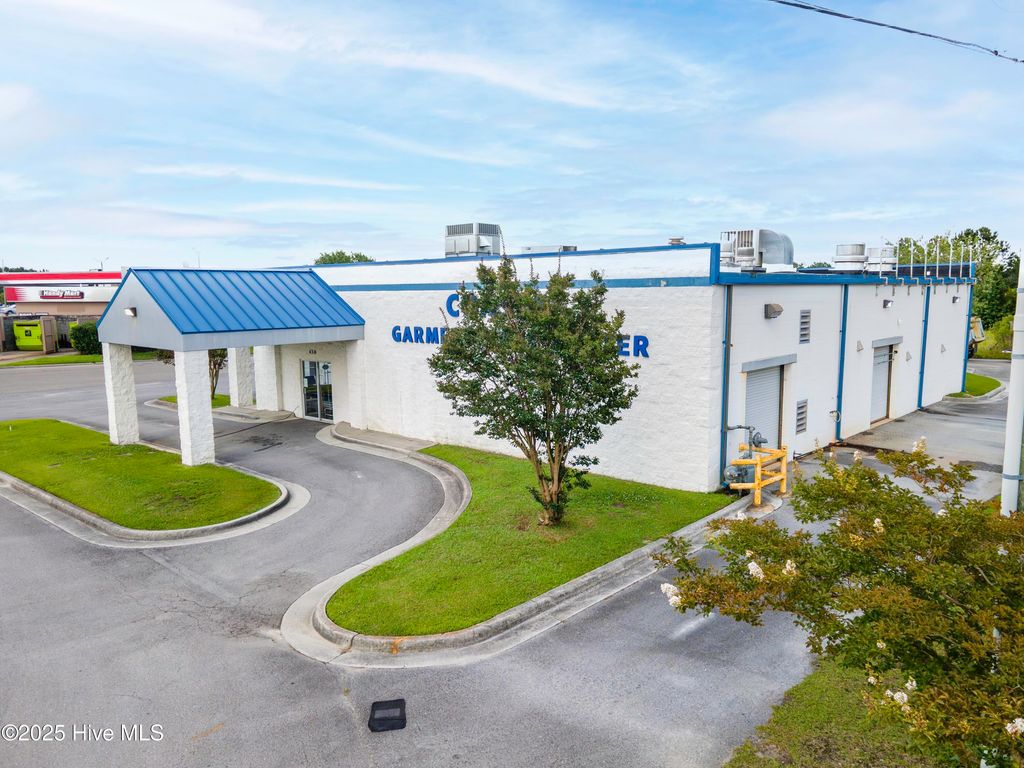 Image 17 of property listing at 4314 Henderson Drive, Jacksonville, NC 28546