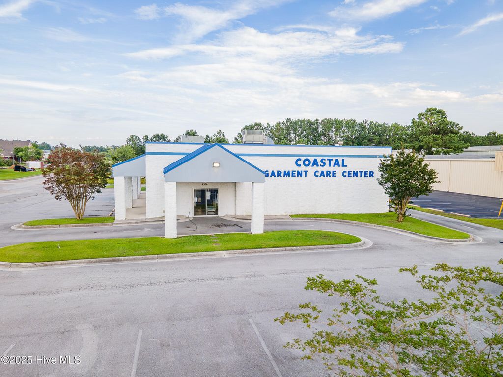 Image 18 of property listing at 4314 Henderson Drive, Jacksonville, NC 28546