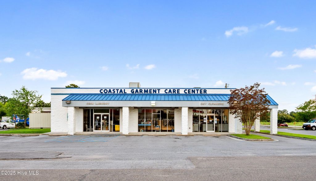 Image 20 of property listing at 4314 Henderson Drive, Jacksonville, NC 28546