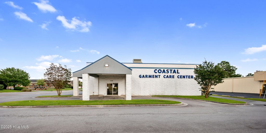 Image 24 of property listing at 4314 Henderson Drive, Jacksonville, NC 28546