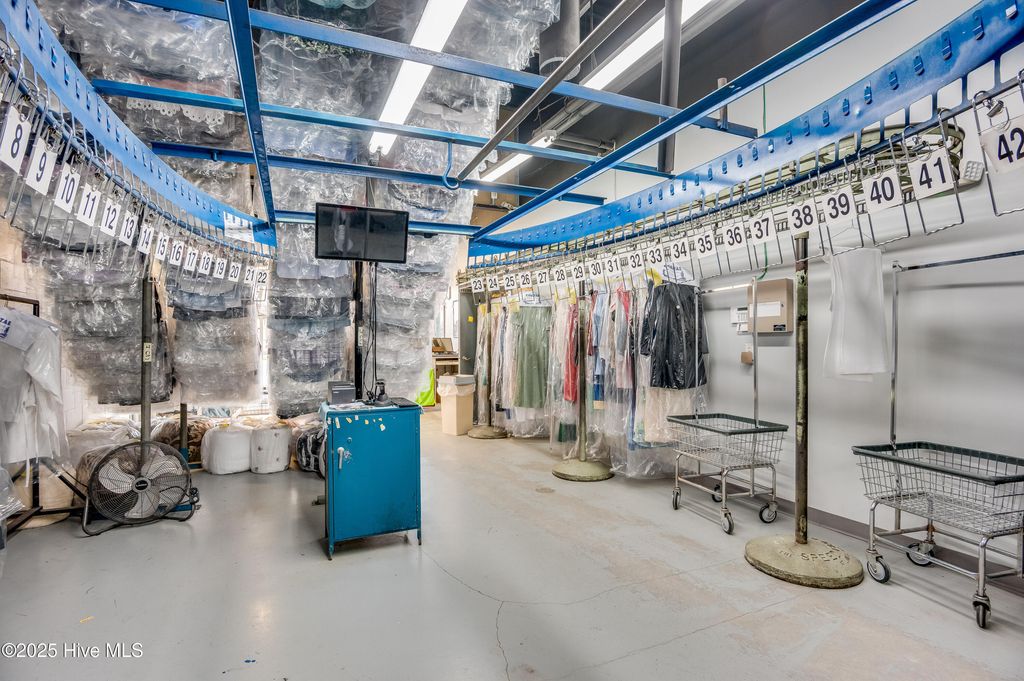 Image 31 of property listing at 4314 Henderson Drive, Jacksonville, NC 28546