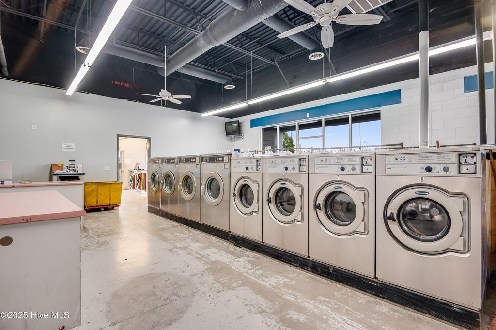 Image 36 of property listing at 4314 Henderson Drive, Jacksonville, NC 28546