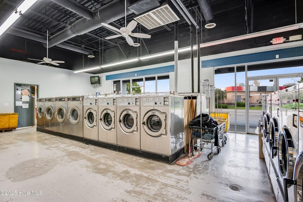 Image 38 of property listing at 4314 Henderson Drive, Jacksonville, NC 28546