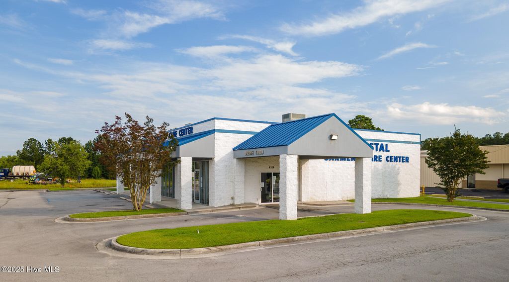 Image 4 of property listing at 4314 Henderson Drive, Jacksonville, NC 28546