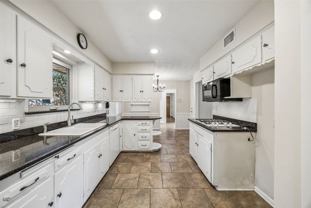 6147 Woodcrest Lane, Dallas, TX 75214