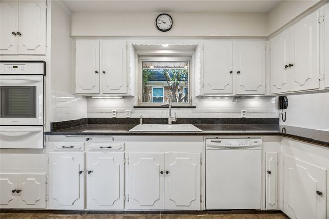6147 Woodcrest Lane, Dallas, TX 75214