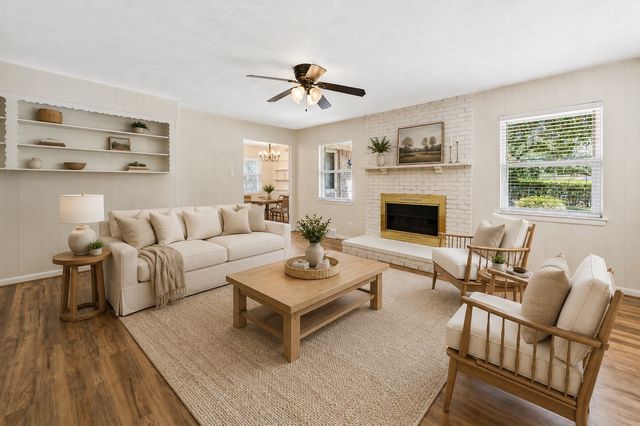 6147 Woodcrest Lane, Dallas, TX 75214