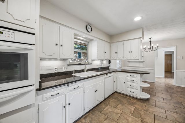 6147 Woodcrest Lane, Dallas, TX 75214