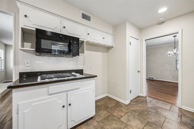6147 Woodcrest Lane, Dallas, TX 75214