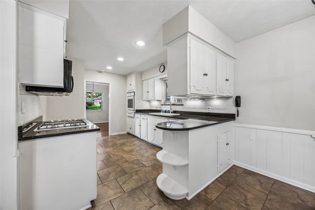 6147 Woodcrest Lane, Dallas, TX 75214