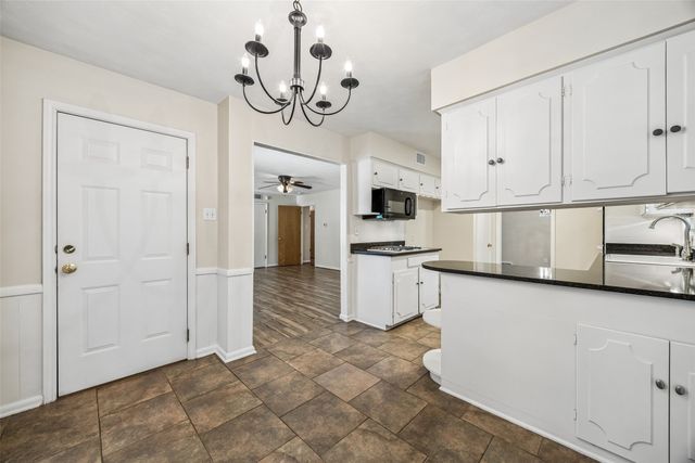 6147 Woodcrest Lane, Dallas, TX 75214